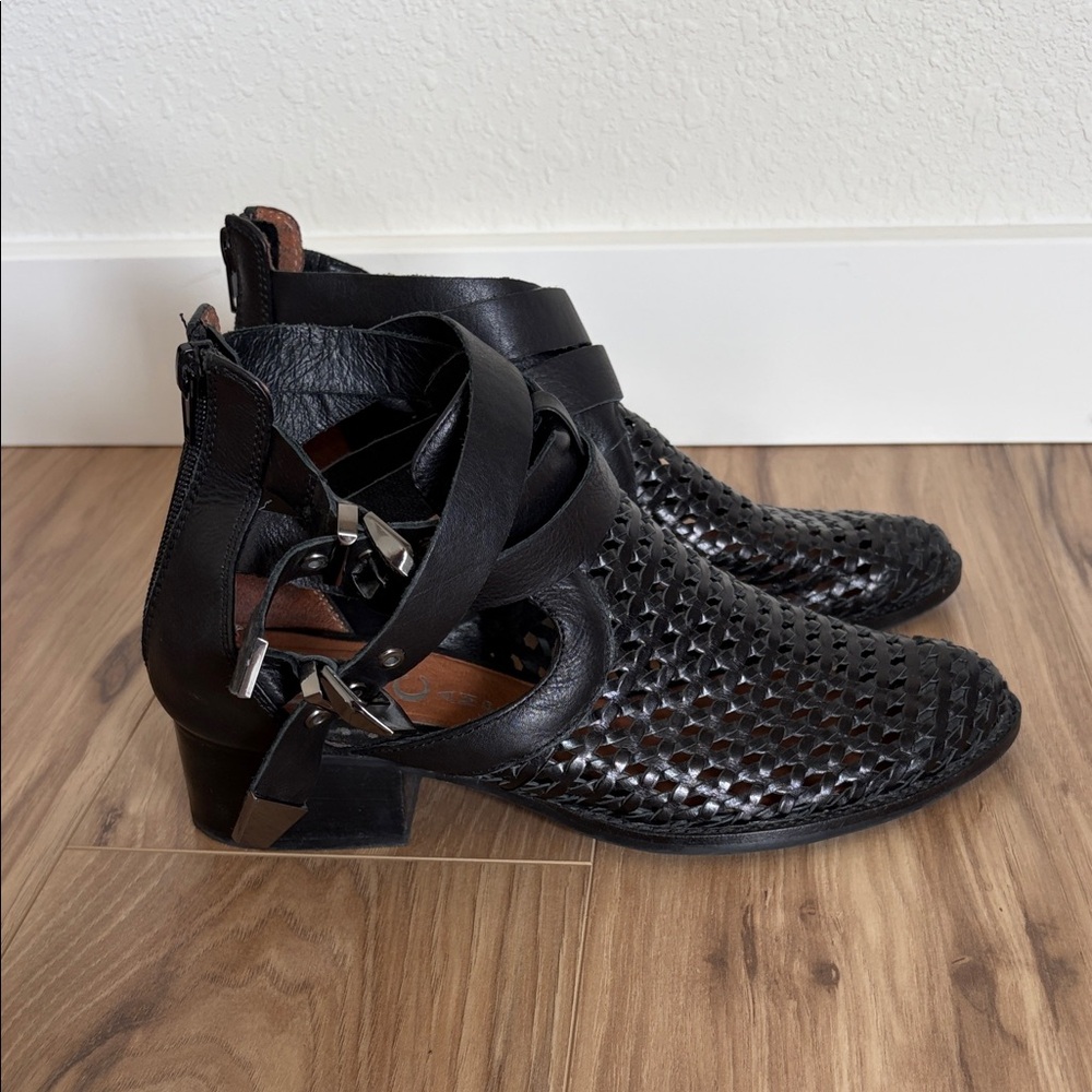 2010s Jeffrey Campbell Everly Boots
